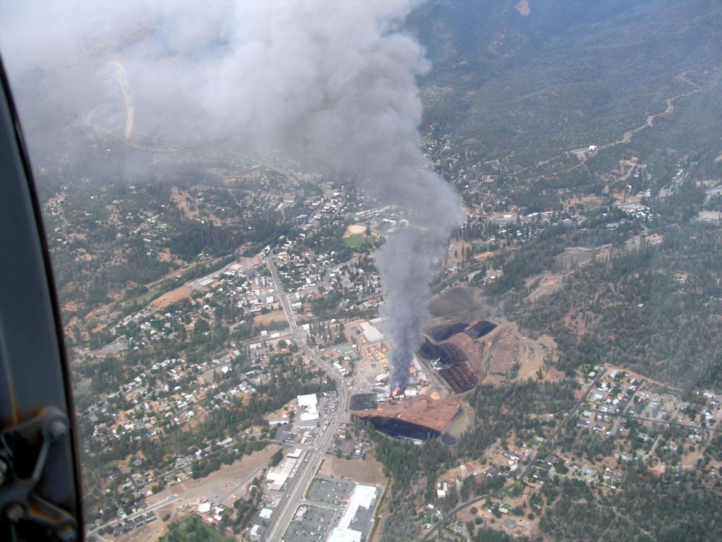 loading Gallery/Trinity River Lumber Fire, 12sep09/Aerial/fullsize/MillSHU02.JPG... or select a thumbnail